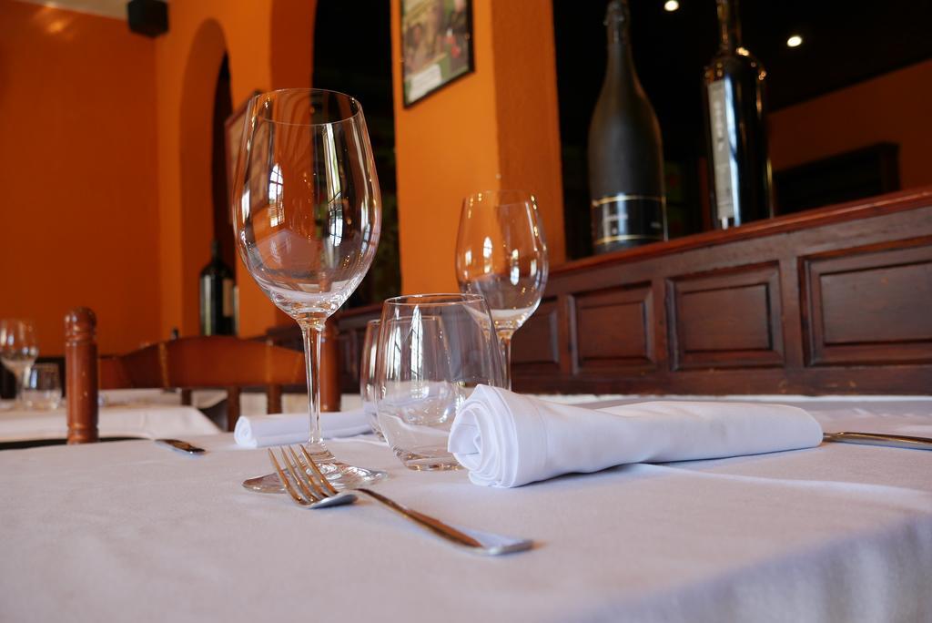 Hotel Restaurant El Bosc Banyeres del Penedes ภายนอก รูปภาพ