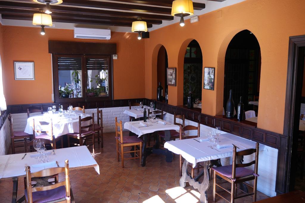 Hotel Restaurant El Bosc Banyeres del Penedes ภายนอก รูปภาพ