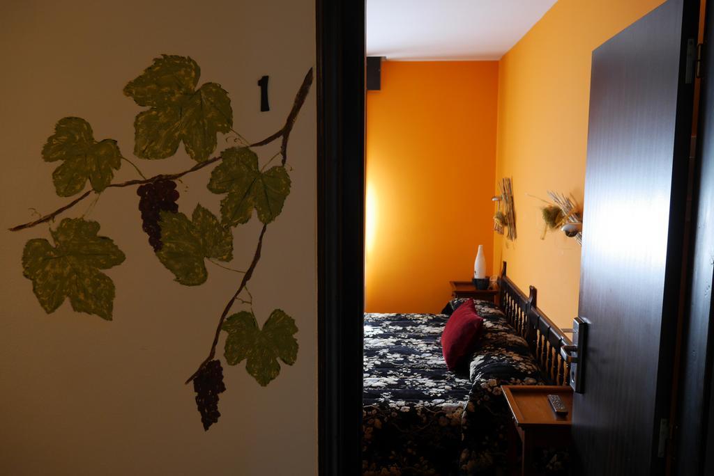 Hotel Restaurant El Bosc Banyeres del Penedes ภายนอก รูปภาพ