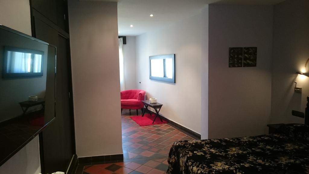 Hotel Restaurant El Bosc Banyeres del Penedes ภายนอก รูปภาพ