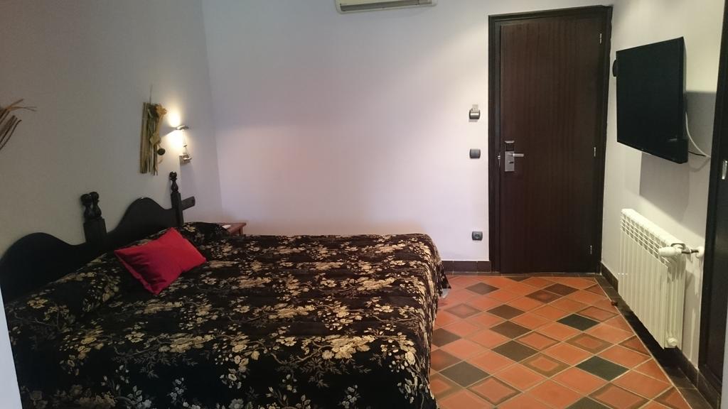 Hotel Restaurant El Bosc Banyeres del Penedes ภายนอก รูปภาพ